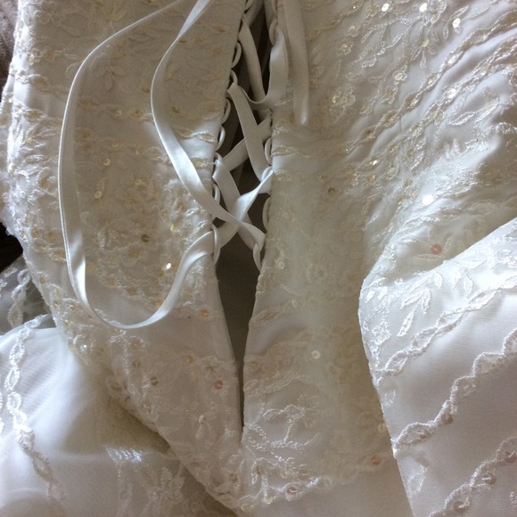 Handmade wedding gown - Picture 4 of 4